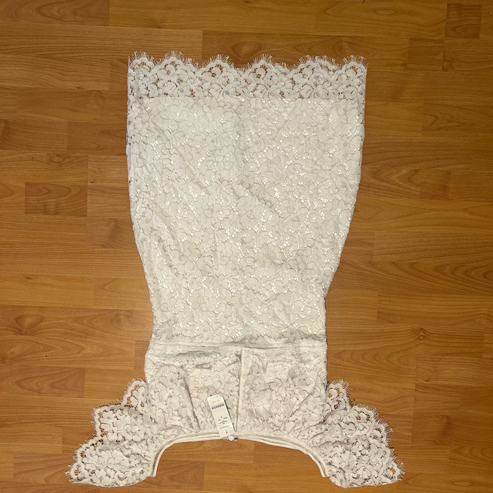 Bebe NWT Elegant White Lace Off-Shoulder Dress - Picture 5 of 5